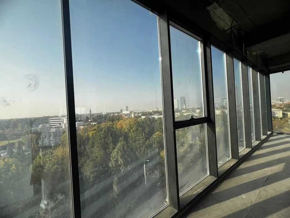 Офисные в БЦ—свобода планировки и панорамные окна с видом на город(55)