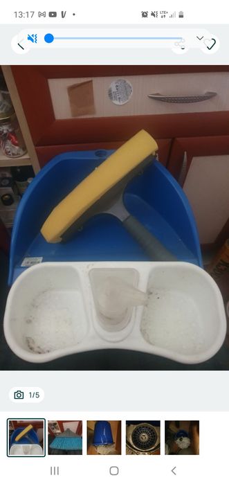 Strecuratoare mare, tigaie si ibric vechi, tocator, obiecte plastic