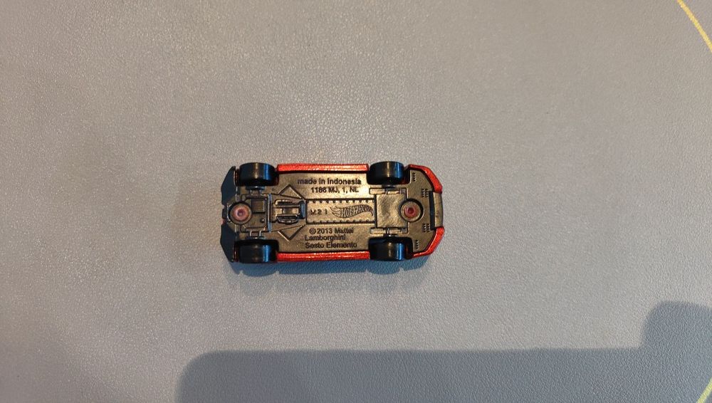 Машинки Hot weels