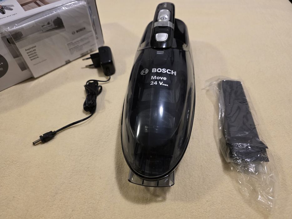 Vand aspirator de mana BOSCH Move BHN24L  0.3l, 21.6V autonomie max 45 min, High Airflow System, negru