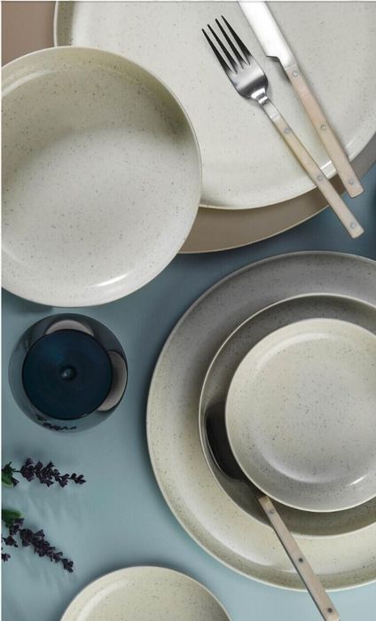 Порцеланов сервиз за хранене 24 части.