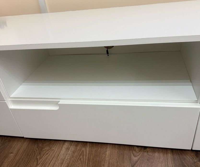 Телевизионен шкаф