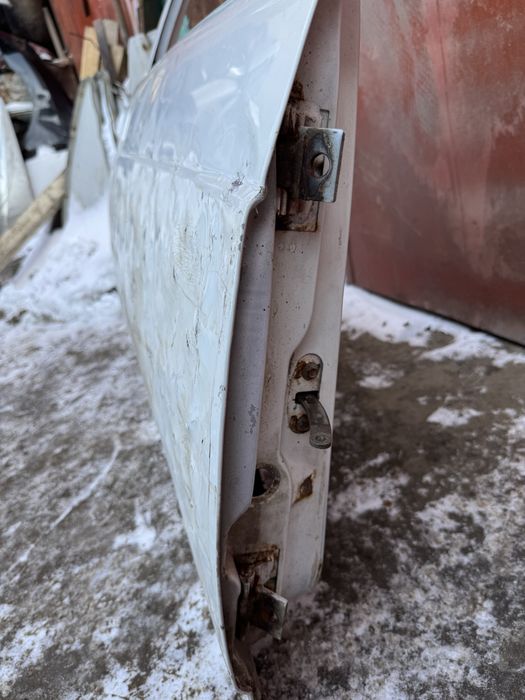 Продам дверь от приоры 2 с дефектами