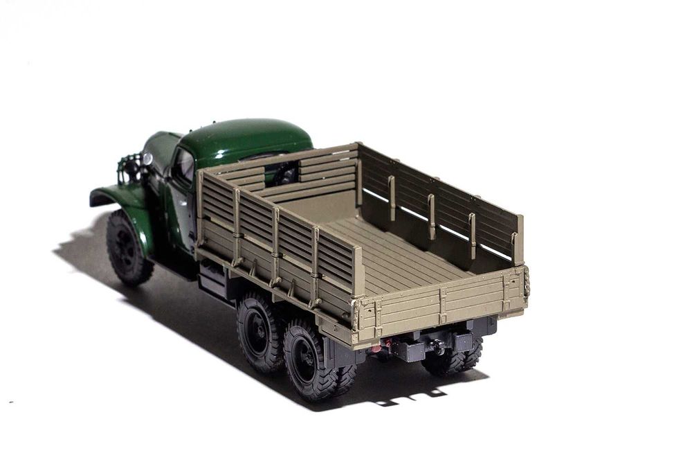 Бортовой грузовик ЗИС-151, фирма АвтоИстория, масштаб 1:43. Жми