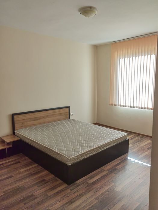 Обзаведен двустаен апартамент- център