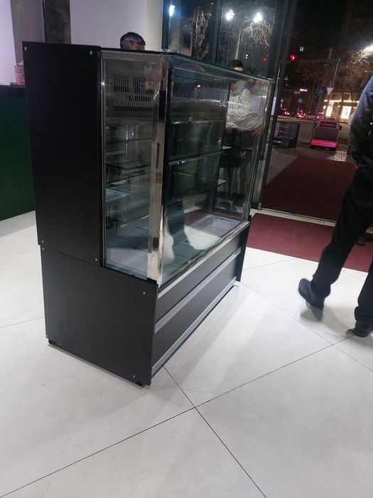 Витрина холодилник