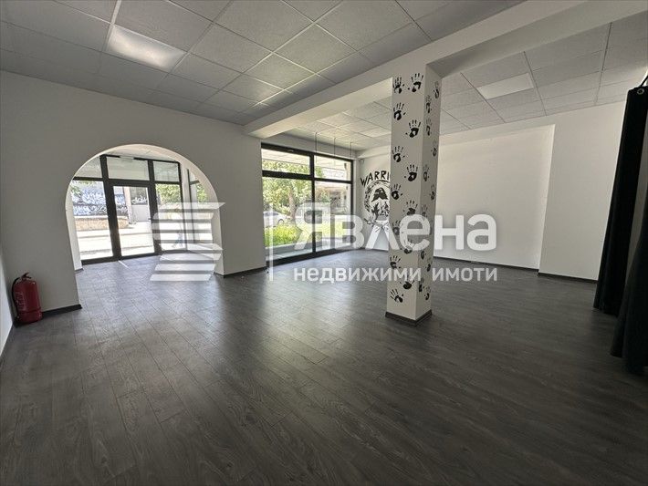 Дава се под наем Магазин в Пловдив, Център - 60 кв.м за 650 € - Снимка #2