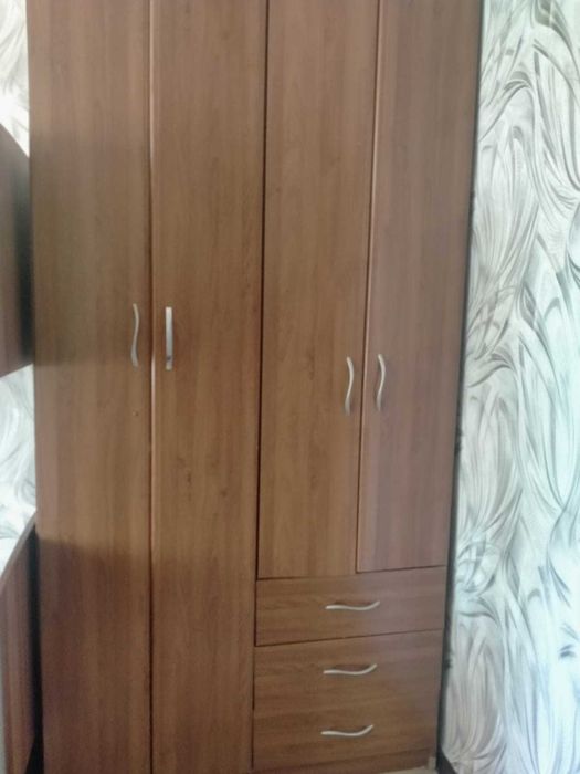 продам шкаф двухдверный