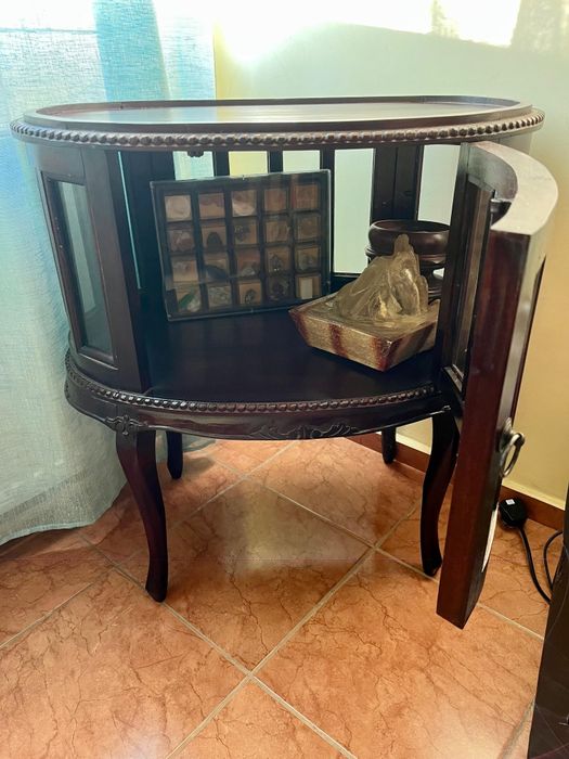 Vitrină vintage pentru băuturi