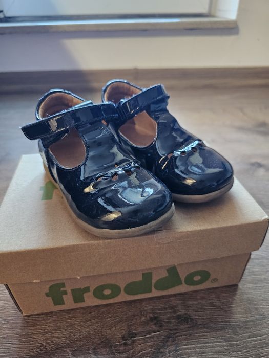 Лачени обувки Froddo
