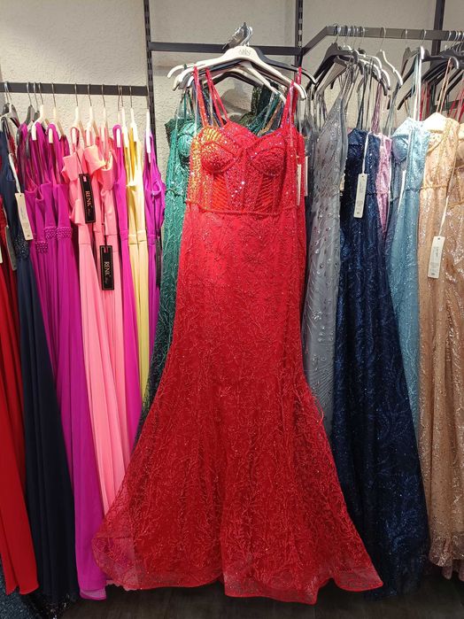 Червена официална рокля