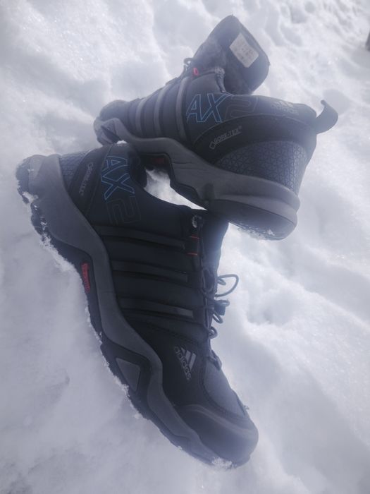 Кроссовки горные