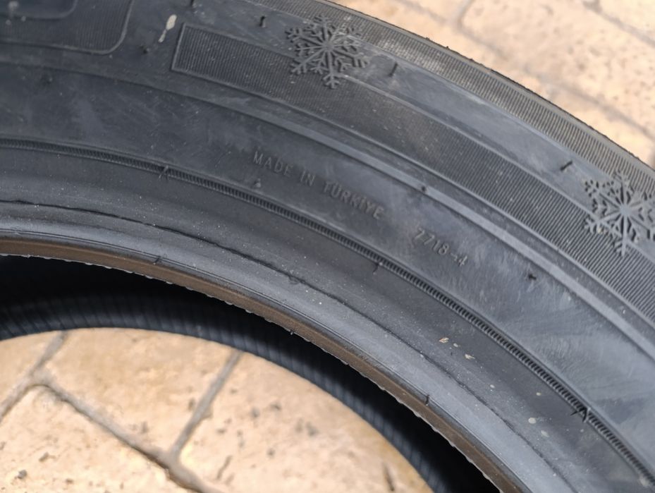 Зимни гуми Petals 225/50/17 dot 3825