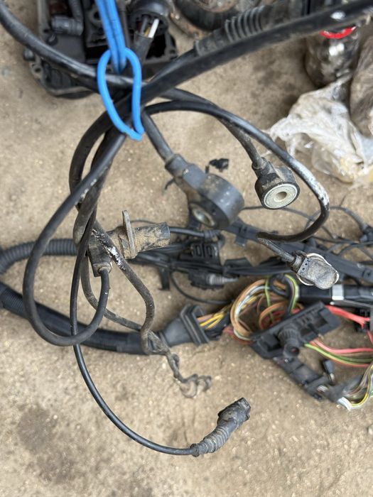 Запчасти детали на Бмв2.5