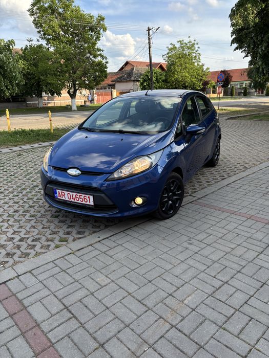 Ford Fiesta Titanium 2010 1.3 benzină, motor clasic fară turbo Euro 5, are numere roșii valabile, ofer fiscal rapid la vânzare.