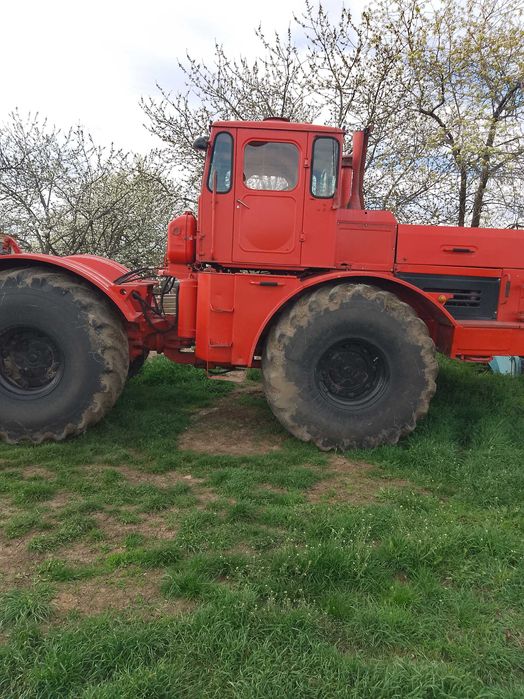 Трактор Ка 700 с плуг