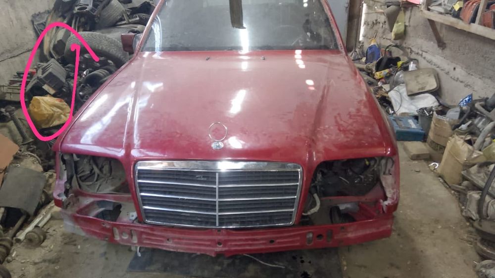 Продам запчасти на 124 Мерседес