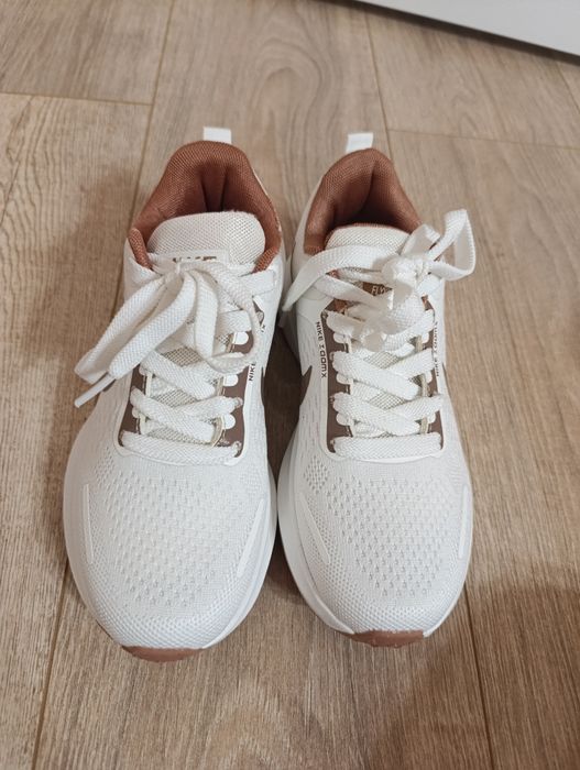 Продам кроссовки для девочек