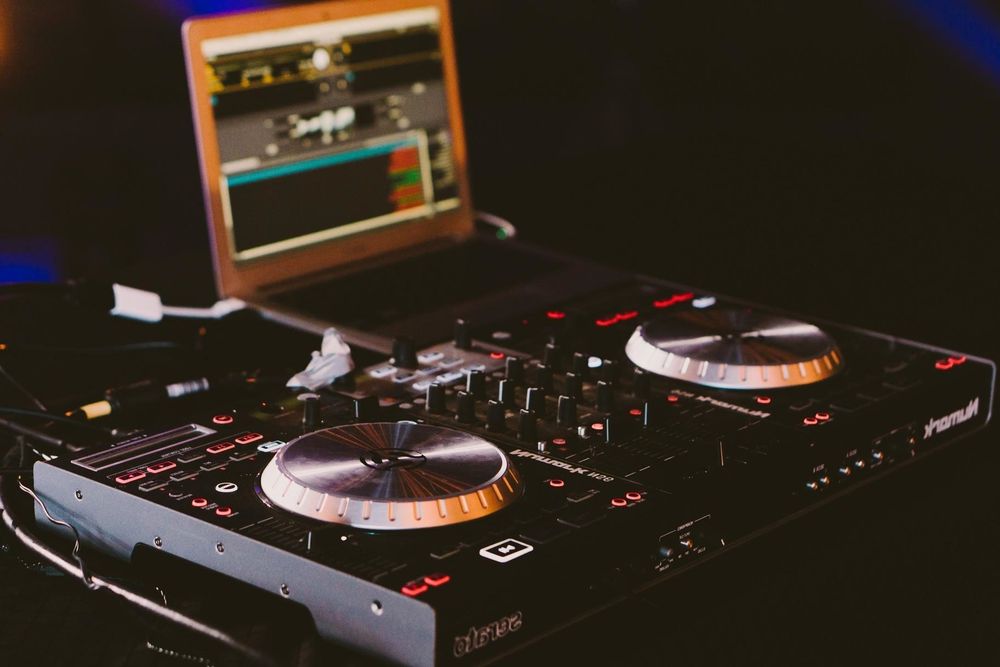 DJ si Foto - Video Evenimente