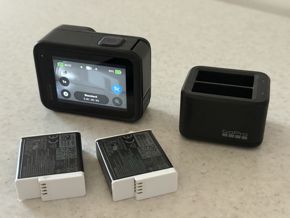 Go Pro Hero 11 mini si GoPro Hero 11 Black enduro baterii accesorii ventuza ham prinderi merg si pe Dji Action sau Insta360  incarcatoare