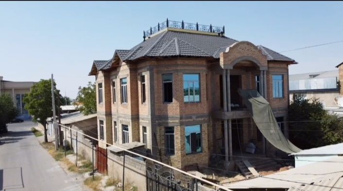 Стройка бригада кладка кирпич штукатурка крыша стяжка