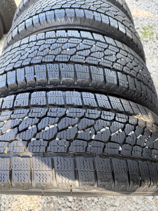 215/65 R16C 4бр зимни гуми