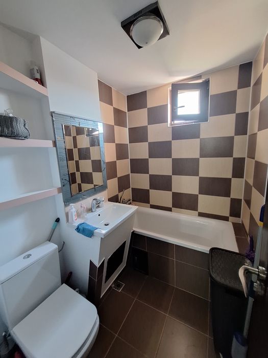 Se inchiriaza apartament cu 3 camere