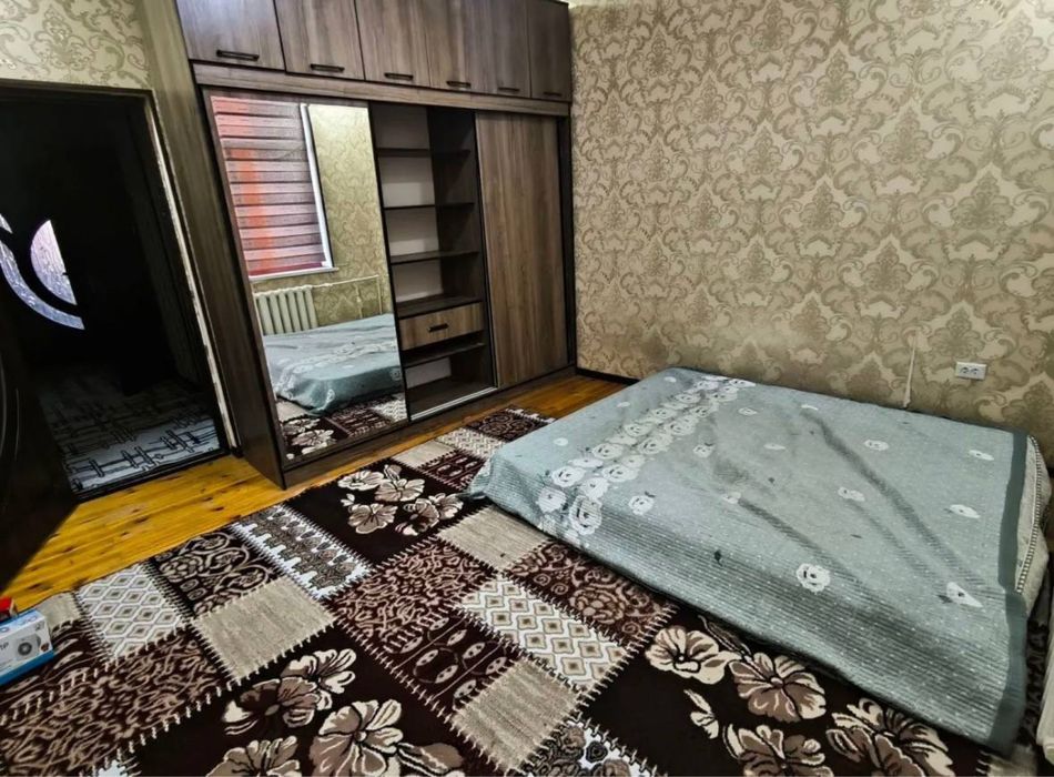 Университет томонда 3 хонали гиштли квартира сотилади