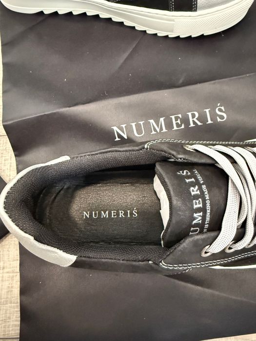 Numeris Atelier Black 44