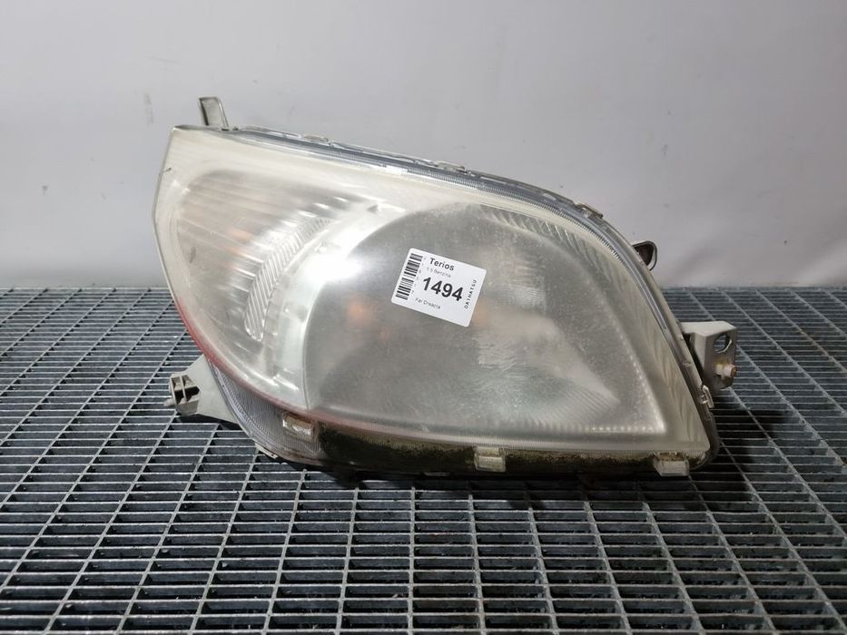Far Dreapta Daihatsu Terios 2006 - 2010 SUV 4 Usi (1494) Fara xenon