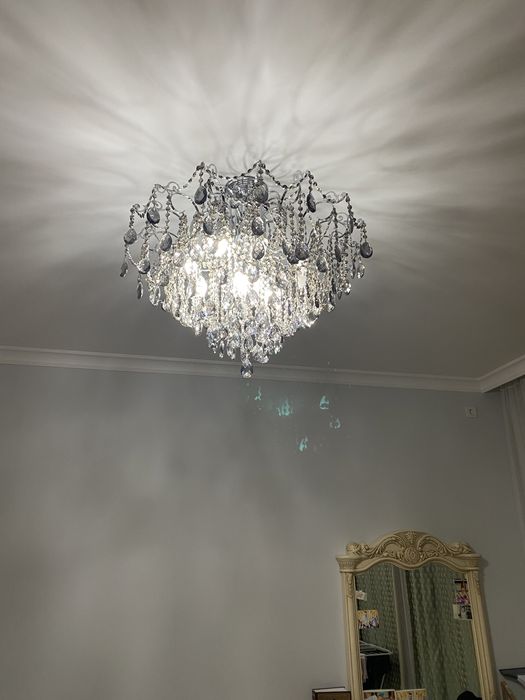 Люстру почти новую