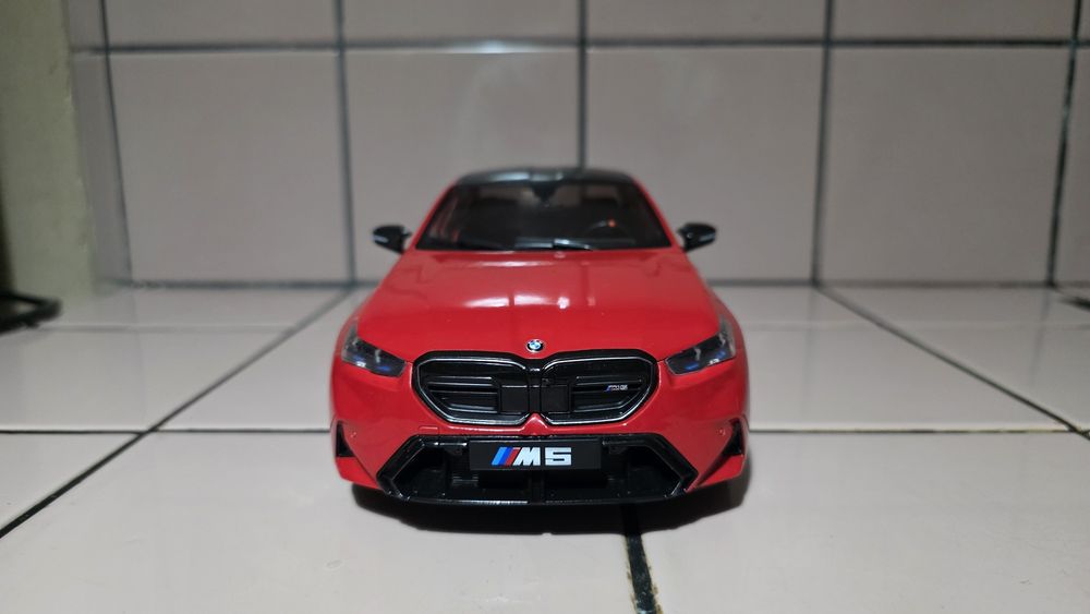 Продавам BMW M5 1:18 Solido