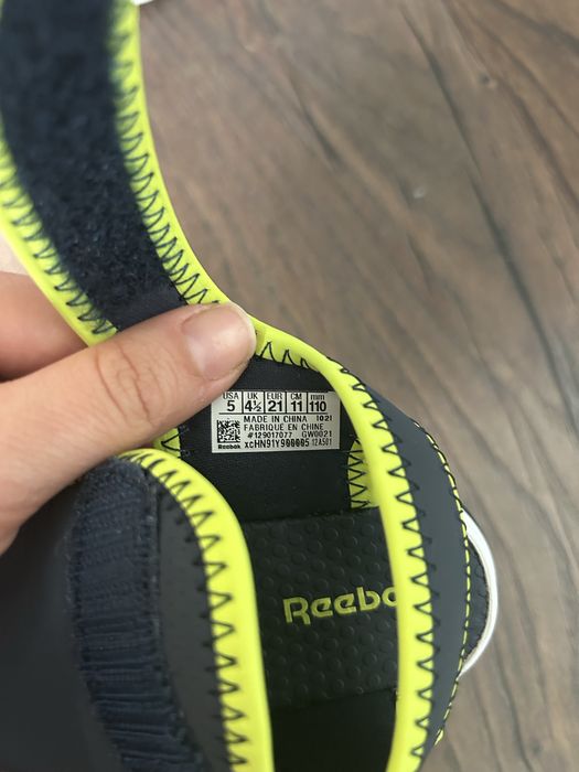 Маратонки Nike, сандали Reebok