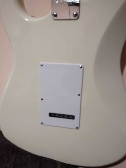 Продава се китара Стратокастер