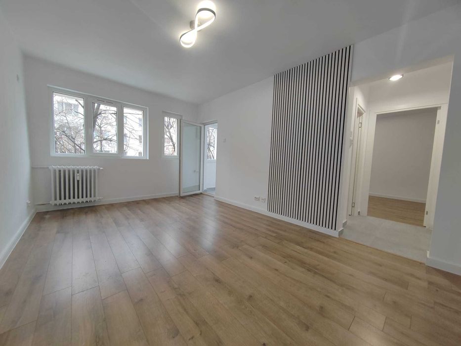 Apartament 2 camere etaj 7/10 - renovat - Metrou Titan