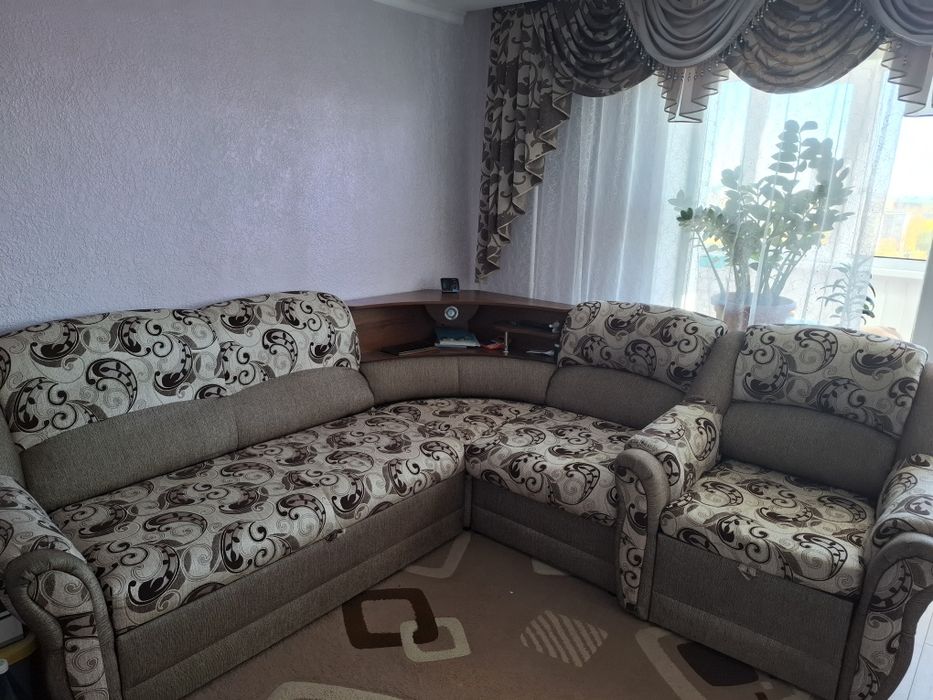 Продам угловой диван+кресло