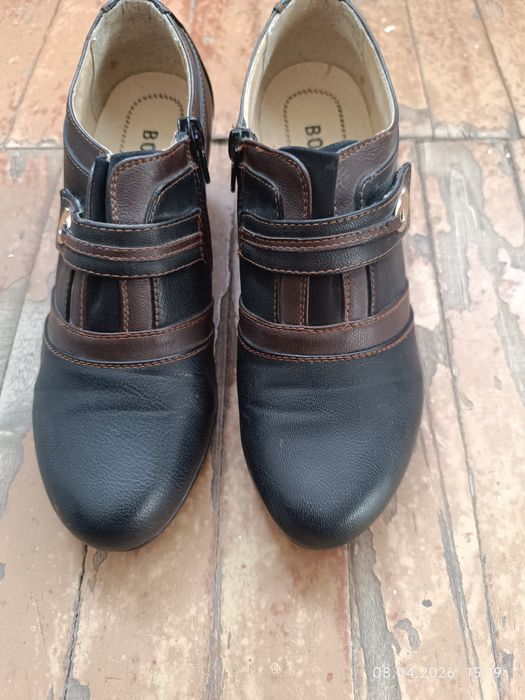 Продам женскую обувь.