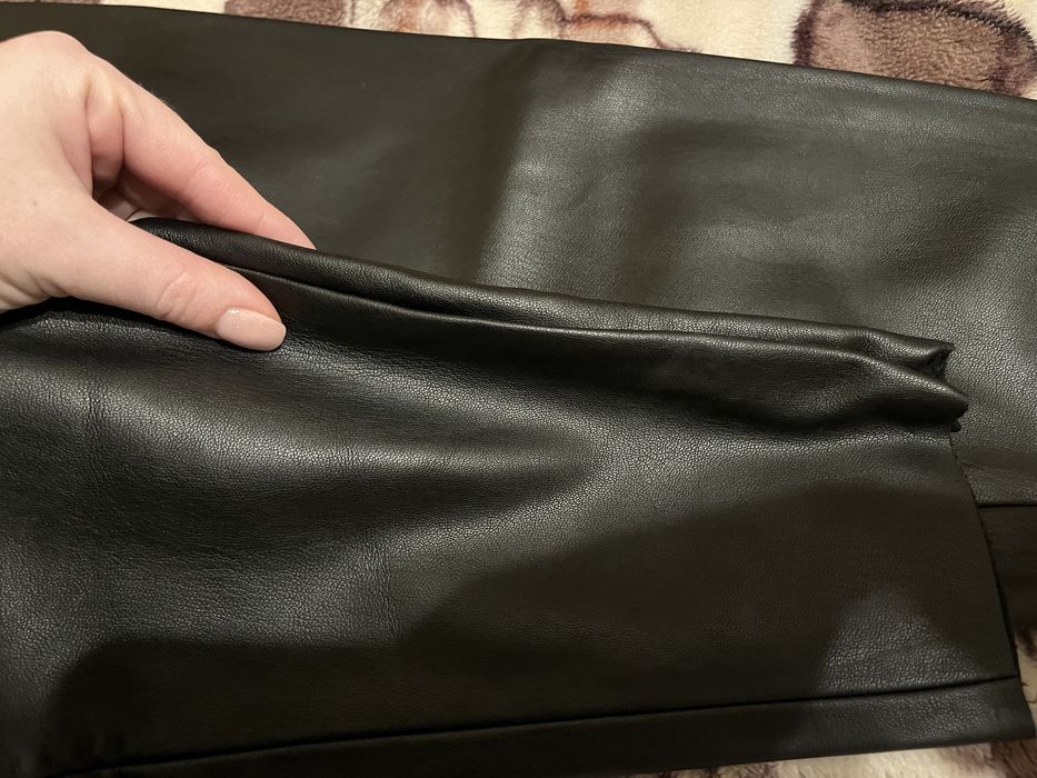 Pantaloni imitatie piele negrii