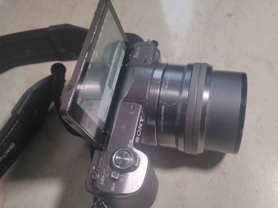 Camera mirrorless Sony A5100 kit cu obiectiv
