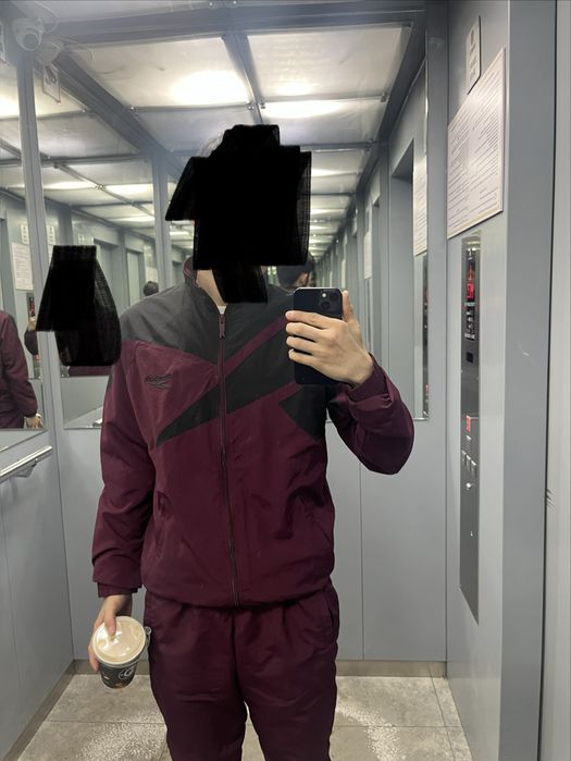 Продам бомбер Reebok оригинал