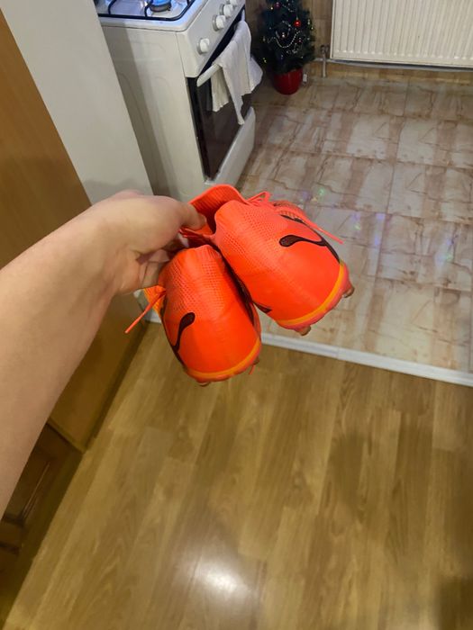 vând ghete de fotbal puma