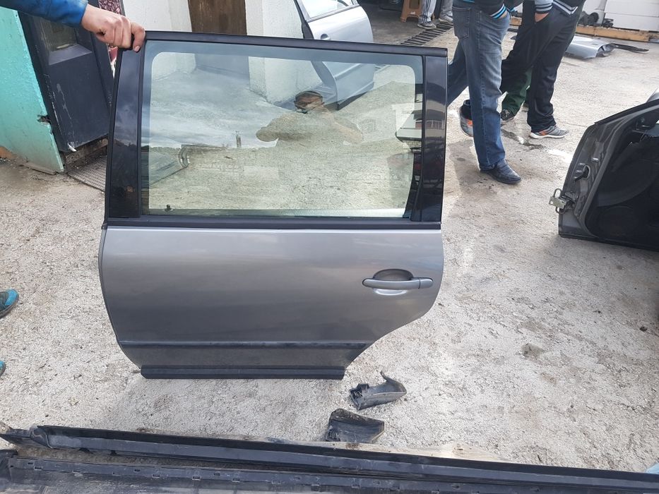 Оборудвани врати за пасат 5 комби