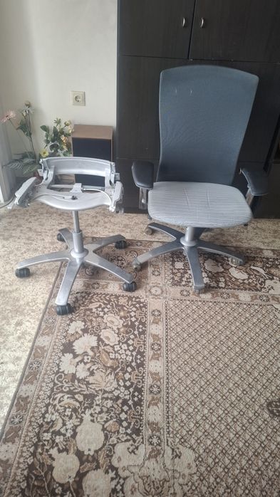 Ергономични офис столове "Knoll"-Life със регулираща лумбална опора.