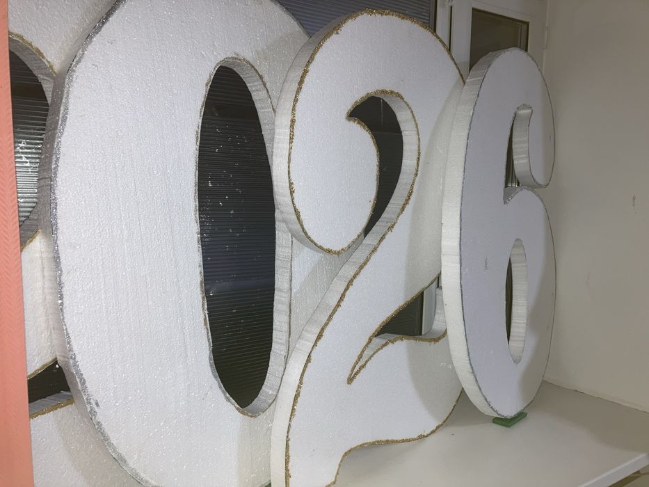 Цифры большие из пенопласта