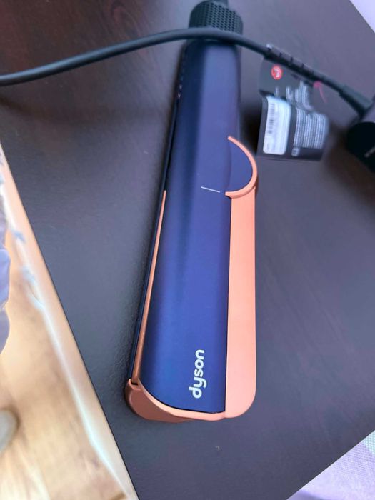 Преса за коса Dyson