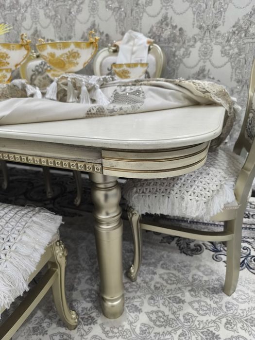 12 kishilik stol va stull sotiladi