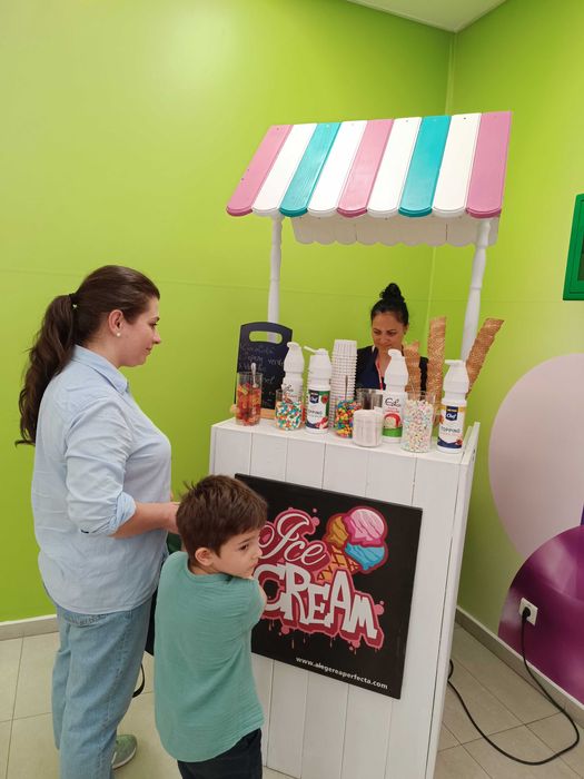 Toneta de limonada clătite hott dog vata de zahar