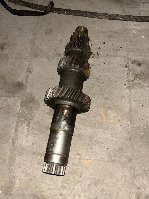 Промежуточный вал на коробку камаз