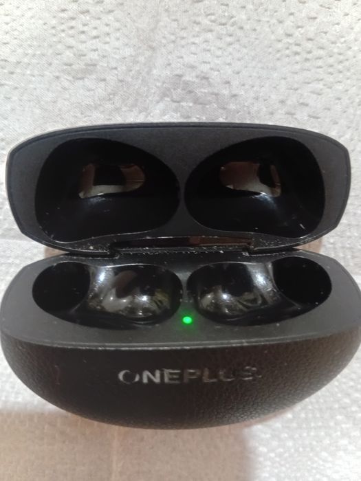OnePlus кейс для наушников