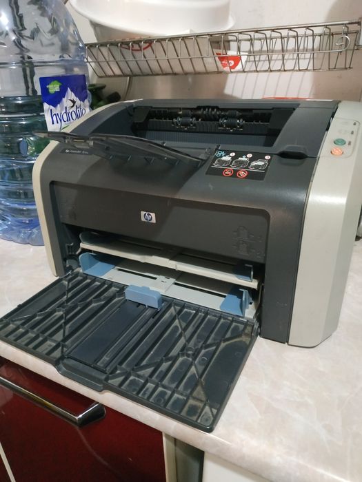 Продается принтер HP 1010